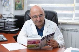 Տաքսու վարորդը 25 տարեկան է եղել, գերազանցել է արագությունը․ ի՞նչ է պատմում վթարից մահացած բժիշկների գործընկերը Տաքսու վարորդը 25 տարեկան է եղել, գերազանցել է արագությունը․ ի՞նչ է պատմում վթարից մահացած բժիշկների գործընկերը