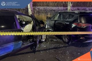 Վանաձոր քաղաքում բախվել են «Opel» և «Toyota» մակնիշների ավտո­մեքենաները