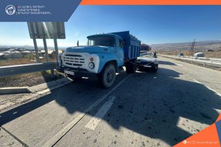 Աշտարակ-Գյումրի ճանապարհին բախվել են «Ford»-ը և «ZIL» բեռնատարը. կա տուժած Աշտարակ-Գյումրի ճանապարհին բախվել են «Ford»-ը և «ZIL» բեռնատարը. կա տուժած