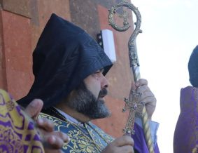 Ինչպես մեր սիրելի Սրբազան Հայրն է անսասան իր հավատքի մեջ, այդպես էլ մենք հոգևոր եղբայրներով պետք է աներեր մնանք. Արագածոտնի թեմում նշել են Սուրբ Ավետարանիչների տոնը