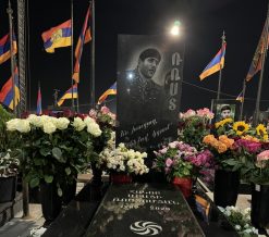 Ռոստն ի՞նչ իմանար, որ իրեն զոհելուց հետո, իրար հերթ չտալով՝ Արցախը ճանաչելու են Ադրբեջանի կազմում. Ռոբերտ Ռոստոմյան