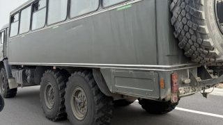 Երևան-Գյումրի ողջ մայրուղին ԱԱԾ, ոստիկանության ստորաբաժանումներ տեղափոխող ավտոբուսներ, բեռնատարներ են. Մանուկյան