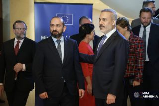 Արարատ Միրզոյանը շփումներ է ունեցել մի շարք երկրների ներկայացուցիչների, այդ թվում՝ Թուրքիայի իր գործընկերոջ հետ