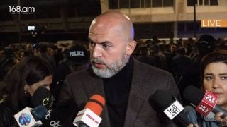 Դավիթը, այո՛, իր խաչը պատվով տանելու է, բայց էս դժոխքը ե՞րբ է ավարտվելու. Արմեն Աշոտյան Դավիթը, այո՛, իր խաչը պատվով տանելու է, բայց էս դժոխքը ե՞րբ է ավարտվելու. Արմեն Աշոտյան