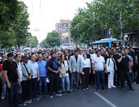 Այսօր ժամը 18:00-ից հավաքվում ենք «Զվարթնոց» օդանավակայանում՝ դիմավորելու վարչապետի թեկնածու Դավիթ Համբարձումյանին. «Արթուն ենք» շարժում Այսօր ժամը 18:00-ից հավաքվում ենք «Զվարթնոց» օդանավակայանում՝ դիմավորելու վարչապետի թեկնածու Դավիթ Համբարձումյանին. «Արթուն ենք» շարժում