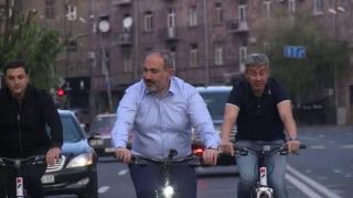 Այս մարդը, ինչպես բոլոր կարևոր ոլորտներում, այս «անշառ ու բարի» թեման նույնպես աղավաղում է՝ վերածելով ցինիկ ձևական ներկայացման. Արմեն Հովասափյան Այս մարդը, ինչպես բոլոր կարևոր ոլորտներում, այս «անշառ ու բարի» թեման նույնպես աղավաղում է՝ վերածելով ցինիկ ձևական ներկայացման. Արմեն Հովասափյան