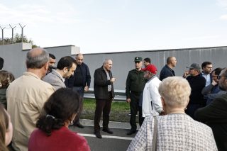 Սա ցանկապատը, սա փշալարերը. Փաշինյանը Հանրային խորհրդին էքսկուրսիայի է տարել Սա ցանկապատը, սա փշալարերը. Փաշինյանը Հանրային խորհրդին էքսկուրսիայի է տարել