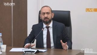 Խաչատուր Սուքիասյանը գոհ է Արարատ Միրզոյանից Խաչատուր Սուքիասյանը գոհ է Արարատ Միրզոյանից