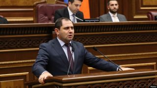 Սուրեն Պապիկյանը պնդում է՝ պարտադիր զինծառայության ժամկետի կրճատումը հապճեպ որոշում չէ