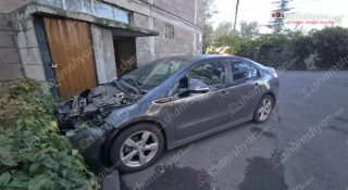 3-րդ դեպքը՝ նույն բակում. Երևանում թալանել են քաղաքացուն պատկանող «Chevrolet Volt» մակնիշի ավտոմեքենան