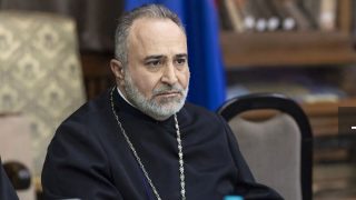 Փաշինյանը թող զգուշանա․ Եկեղեցու դեմ դուրս եկածները 7 պորտով կանիծվեն և դժբախտությունների մեջ կապրեն․ Տաթև Սրբազան