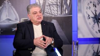 Այ դեղնակտուցնե՛ր, ձեզ ո՞վ իրավունք տվեց Վեհափառի հետ այսպես խոսել. առյուծ չեք կտրում, նսեմանո՛ւմ եք. Վահագն Մելիքյան