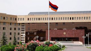 Այսօր տեղի ունեցած ճանապարհատրանսպորտային պատահարի հետևանքով տուժած զինծառայողներ չկան. զինծառայողն աննշան քերծվածքներ ունի. ՊՆ