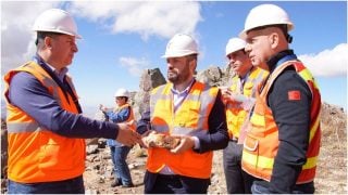 Ամուլսարի հանքավայրում հաստատված պաշարները կազմում են 73 տոննա ոսկի, 294 տոննա արծաթ
