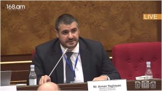 Արման Եղոյանը Եվրանեսթ ԽՎ-ի նիստին փորձում է «պաշտպանվել» ընդդիմադիրների ելույթներից Արման Եղոյանը Եվրանեսթ ԽՎ-ի նիստին փորձում է «պաշտպանվել» ընդդիմադիրների ելույթներից