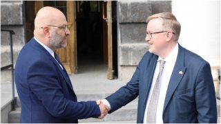 Շիրակի մարզպետն ու Կանադայի դեսպանը քննարկել են համագործակցության հնարավորությունը