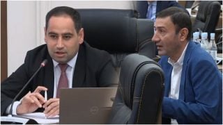 Շշի մեջ ջո՞ւր է լցված, թե՞ թույն. Բաբկեն Թունյանը՝ ընդդիմադիրների հարցերի մասին Շշի մեջ ջո՞ւր է լցված, թե՞ թույն. Բաբկեն Թունյանը՝ ընդդիմադիրների հարցերի մասին