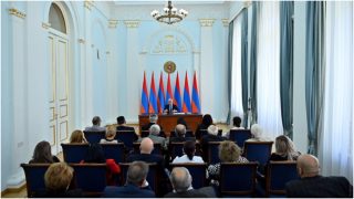 Վահագն Խաչատուրյանը Հանրային խորհրդի անդամների հետ հանդիպմանն ընդգծել է հանրային համերաշխության և հասարակական երկխոսության ամրապնդման կարևորությունը