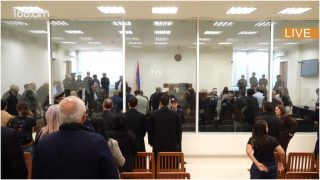 Հրաժարվում ենք սատանայից…. Սրբազանն ու նիստին ներկաներն ավանդաբար արտասանում են «Հրաժարիմք»-ը