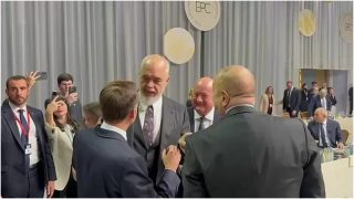Ալբանիայի վարչապետը վրդովվել է «Ալբանիայի և Ադրբեջանի» միջև խաղաղության մասին իր կատակի վերաբերյալ ԶԼՄ-ների արձագանքից