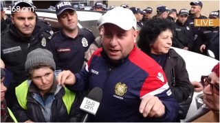 Մի շիզոֆրենիկ կա, որ հային ատում է, դավաճանի ձեռքը ժողովուրդը կրակն է ընկել. գյումրեցի