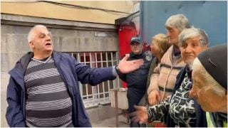 Յոթ տարի ի՞նչ են արել, մեզ ասֆալտ պետք չէ, թող գործարան կառուցեր. գյումրեցի