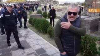 Վաղը այ սենց սաղովի եթալու ենք Կաթողիկոսի հետևից․ Փաշինյանի աջակցի լկտի պահվածքը Վաղը այ սենց սաղովի եթալու ենք Կաթողիկոսի հետևից․ Փաշինյանի աջակցի լկտի պահվածքը