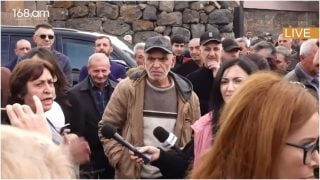 Փաշինյանի աջակիցները կռվի են բռնվել լրագրողների հետ Փաշինյանի աջակիցները կռվի են բռնվել լրագրողների հետ