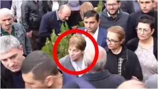 ՔՊ-ի աջակիցը վիրավորում է 168․am-ի լրագրողին ու քաշքշում ՔՊ-ի աջակիցը վիրավորում է 168․am-ի լրագրողին ու քաշքշում