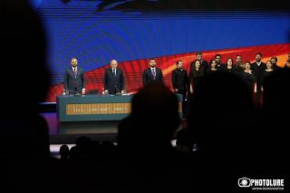 Փաշինյանը թիմին հրահանգել է կյանքի գնով թույլ չտալ, որ Վաղարշապատում Գյումրի-2 լինի․ «Հրապարակ» Փաշինյանը թիմին հրահանգել է կյանքի գնով թույլ չտալ, որ Վաղարշապատում Գյումրի-2 լինի․ «Հրապարակ»