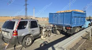 Գյումրու ավագանու ՔՊ խմբակցության ղեկավար Սարիկ Մինասյանի ծնողները «Ford»-ով բախվել են քարով բարձված բեռնատարին Գյումրու ավագանու ՔՊ խմբակցության ղեկավար Սարիկ Մինասյանի ծնողները «Ford»-ով բախվել են քարով բարձված բեռնատարին