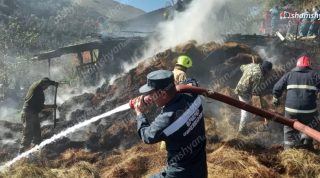 Հրդեհ՝ Ճամբարակի Գետիկ բնակավայրում. այրվել է անանսագոմի տանիքի մի հատված և մոտ 300 հակ անասնակեր Հրդեհ՝ Ճամբարակի Գետիկ բնակավայրում. այրվել է անանսագոմի տանիքի մի հատված և մոտ 300 հակ անասնակեր