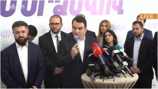 Թող ֆեյսբուքից դուրս գան․ Տպավորություն է՝ պետական մեքենան քոմենթ ու ստատուստ է գրում, ասֆալտ է անում