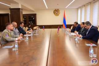 Սուրեն Պապիկյանը Չեխիայի ռազմական կցորդի հետ քննարկել է Հայաստան-Չեխիա պաշտպանական համագործակցությանն առնչվող հարցեր