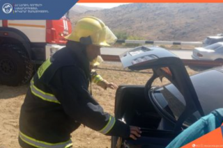 Երևան-Մեղրի ավտոճանապարհին «Mercedes-Benz»-ը դուրս է եկել ճանապարհի երթևեկելի հատվածից և բախվել հողաթմբին․ կա տուժած