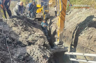 Գեղարքունիքում հողազանգվածը լցվել է քաղաքացու վրա. փրկարարներն ու գյուղացիները 1 ժամից ավելի է՝ փորձում են նրան դուրս բերել