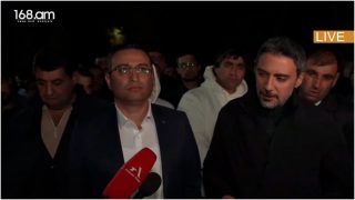 «Ամոթ, ամոթ» վանկարկումներ՝ Սամվել Կարապետյանին կալանքի տակ պահելու որոշման հրապարակումից հետո