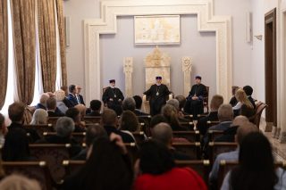 Կաթողիկոսը պատասխանել է «Աղոթքի նախաճաշ» նախաձեռնության մասնակիցների՝ Եկեղեցու և իշխանության միջև ստեղծված լարվածությանը և հակաեկեղեցական գործողություններին վերաբերող հարցերին