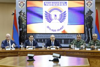 Փաշինյանը ԶՈւ-ի ղեկավար կազմի օպերատիվ հավաքի մասնակիցների հետ հանդիպման ժամանակ կարևորել է բանակի շարունակական արդիականացումը