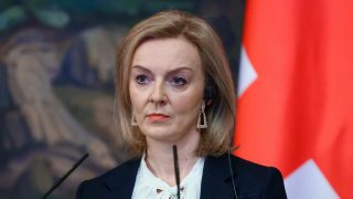 Մեծ Բրիտանիայի նախկին վարչապետ Լիզ Թրասը աջակցել է Թրամփի՝ BBC-ին դատի տալու որոշմանը