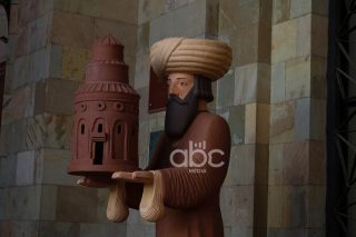 Կավե արձանի փոխարեն` գիպսե արձան․ Գագիկ Ա Բագրատունու արձանի փոխակերպումը՝ ֆոտոշարքով