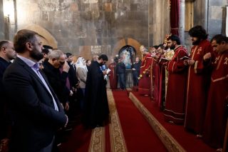 Կան տեղեկություններ՝ Փաշինյանի համար կանոնական խախտումով պատարագ մատուցողներին X գումար են տալիս. «Այսօր»