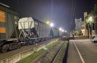 Բեռը, որը տեղափոխվել է 15 հացահատիկային վագոններով, անցել է Ադրբեջանի տարածքով և հատել Վրաստան–Հայաստան պետական սահմանը