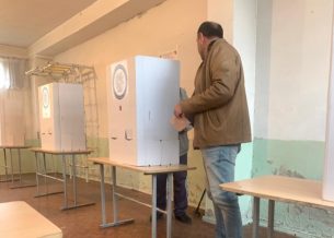 Երրորդ անձի միջամտություն հանձնաժողովի աշխատանքներին, այլ անձի փոխարեն քվեաթերթիկը ծրարի մեջ դնել․ «Թաթոյան» հիմնադրամի արձանագրած խախտումները 16։00-ի դրությամբ