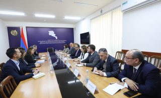 Թորոսյանն ու Սանդրին քննարկել են Արցախից բռնի տեղահանվածների բնակապահովման և զբաղվածության հարցերը