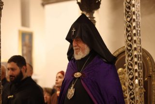 Փորձվում են մեր համբերությունը, հավատքի տոկունությունը և աղոթքի հարատևությունը». պատարագ է մատուցվել Մայր Աթոռ Սուրբ Էջմիածնում