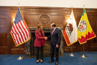 Դեսպան Նարեկ Մկրտչյանը հանդիպել է ԼոսԱնջելեսի քաղաքապետ Քերըն Բասսի հետ.