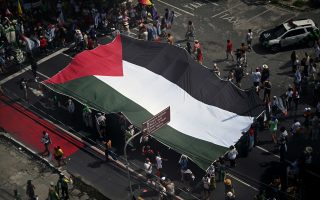 Բրազիլիայում СОР30-ի ժամանակ հազարավոր մարդիկ երթ են իրականացրել․ նրանք տանում էին Պաղեստինի հսկայական դրոշը