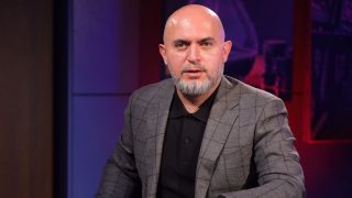 «Ադրբեջանական մամուլը լծվել է իր մարիոնետին ինձանից անթաքույց պաշտպանելու գործին… Ինչպես ասում են. No comment». Աշոտյան