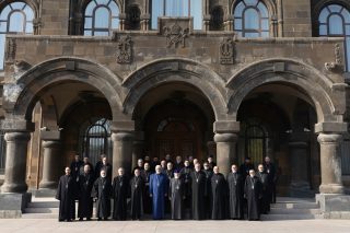 Ամենայն Հայոց Կաթողիկոսը հանդիպում ունեցավ Արարատյան Հայրապետական թեմի հոգևոր սպասավորների հետ՝ ուղեկցությամբ առաջնորդական փոխանորդ Գերաշնորհ Տ․ Նավասարդ  արքեպիսկոպոս Կճոյանի